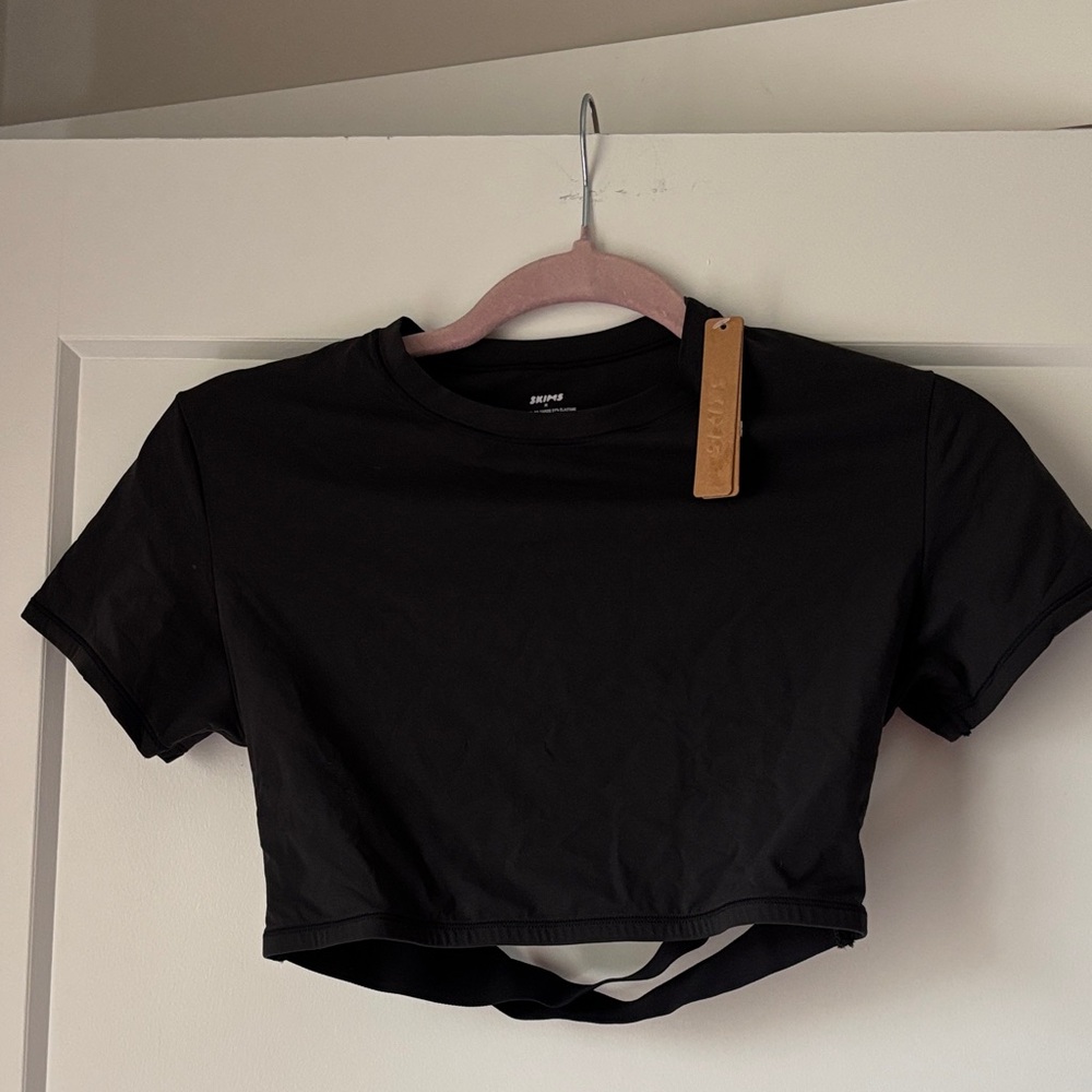BNWT Skims Wrapping Super Cropped Tshirt